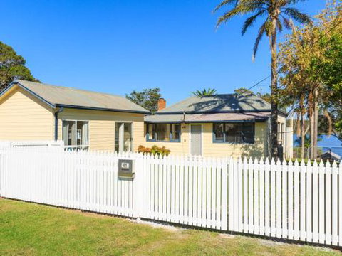 On Golden Ponds At Erowal Bay 4pm Check Out Sundays - Accommodation Main Beach 3