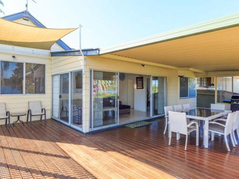 On Golden Ponds At Erowal Bay 4pm Check Out Sundays - Accommodation Main Beach 6