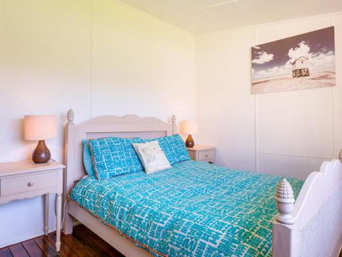 On Golden Ponds At Erowal Bay 4pm Check Out Sundays - Accommodation Main Beach 5