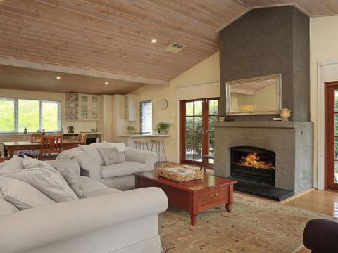 Rose Cottage Bowral Southern Highlands - Accommodation Main Beach 5