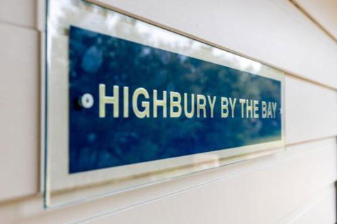 Highbury By The Bay - Accommodation Main Beach 1