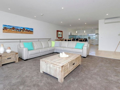 Rosalea By The Bay - Accommodation Main Beach 5