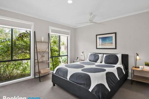 Rye Poolside Escape - Accommodation Main Beach 5