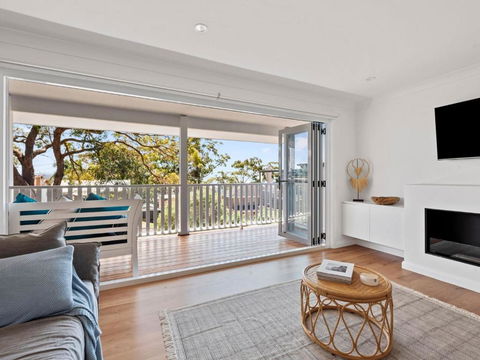 Sea Salt NARRAWALLEE - Accommodation Main Beach 3