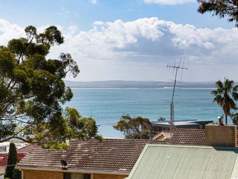 Views Of Shoal Bay 75 Ronald Ave Views & Air Con - Accommodation Main Beach 0