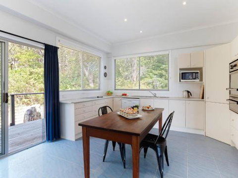 Views Of Shoal Bay 75 Ronald Ave Views & Air Con - Accommodation Main Beach 6