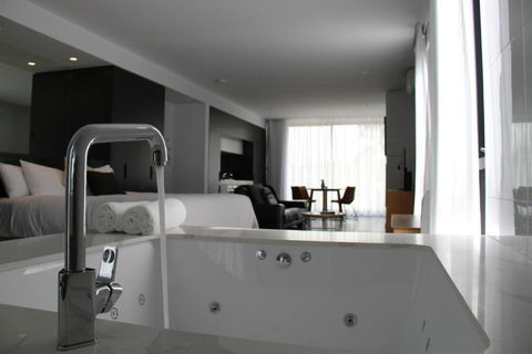 Hepburn Springs Escape Villa 7 - Accommodation Main Beach 5