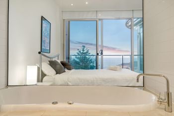 Penthouse Liberty Towers - Accommodation Main Beach 4
