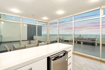 Penthouse Liberty Towers - Accommodation Main Beach 1