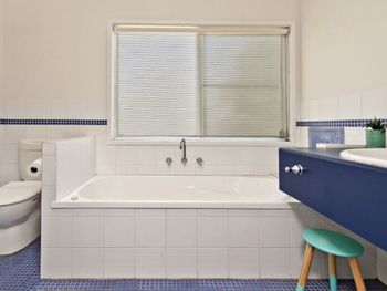 Bali Blue - Accommodation Main Beach 5
