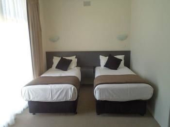 Oriana Motor Inn - Accommodation Main Beach 2