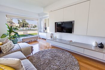 Serene Marinafront 3BR Retreat - Accommodation Main Beach 0