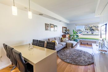 Serene Marinafront 3BR Retreat - Accommodation Main Beach 6