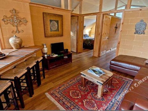 Bruny Island Accommodation 43 Degrees Beachside Studio Spa Apartments (1) - Accommodation Main Beach 2