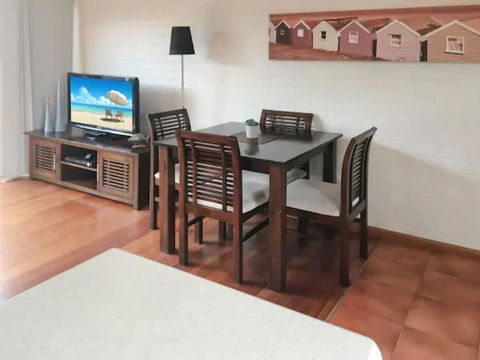 Home Near Shops & Beach - Accommodation Main Beach 3
