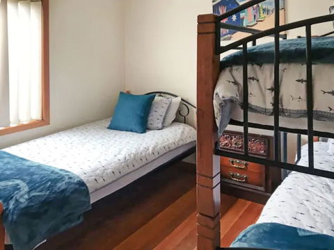 Home Near Shops & Beach - Accommodation Main Beach 0