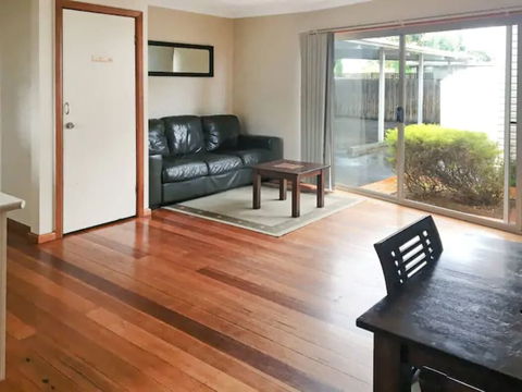 Home Near Shops & Beach - Accommodation Main Beach 4