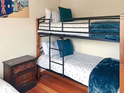 Home Near Shops & Beach - Accommodation Main Beach 5