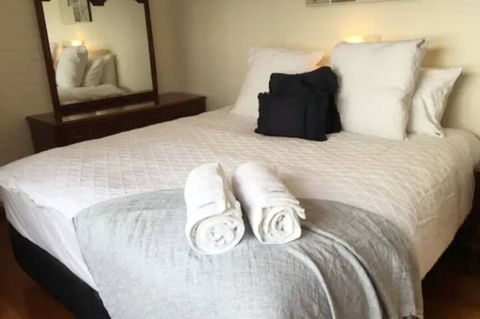 Home Near Shops & Beach - Accommodation Main Beach 0