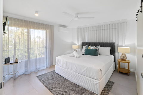 Oceanside Apartment - LAMER9 - Accommodation Main Beach 4