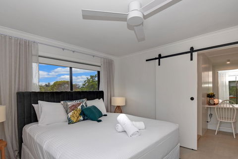 Oceanside Apartment - LAMER9 - Accommodation Main Beach 3