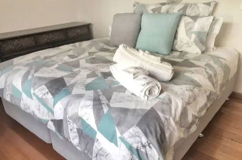 Home Near Shops & Beach - Accommodation Main Beach 1