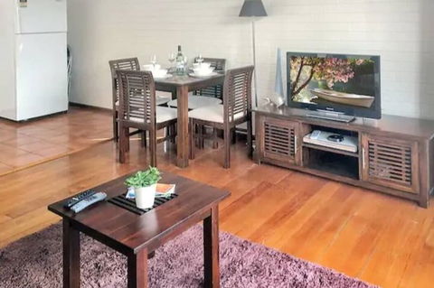 Home Near Shops & Beach - Accommodation Main Beach 6