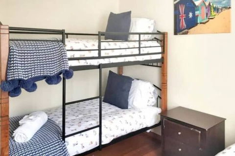Home Near Shops & Beach - Accommodation Main Beach 4