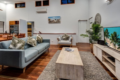 Casuarina 18 Ocean View - Accommodation Main Beach 6