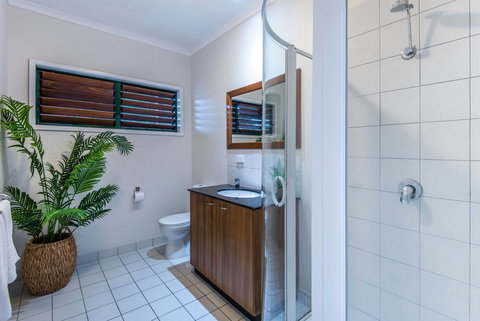 Casuarina 18 Ocean View - Accommodation Main Beach 4