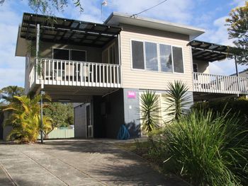 The Boat House - Accommodation Main Beach 0