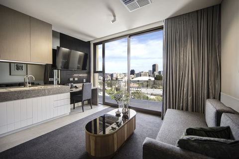 Majestic M Suites - Accommodation Main Beach 6