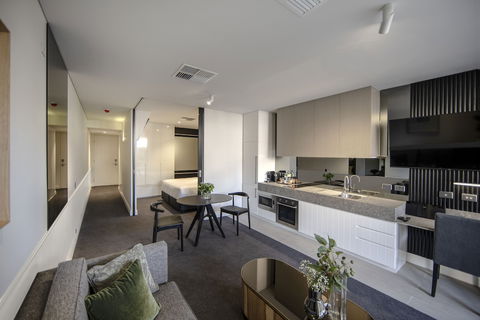 Majestic M Suites - Accommodation Main Beach 4