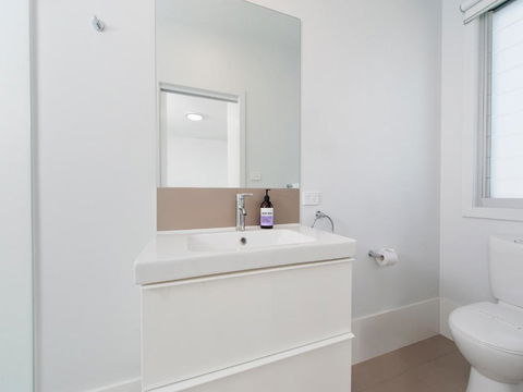Ocean Views 41A Ocean Avenue - Accommodation Main Beach 3