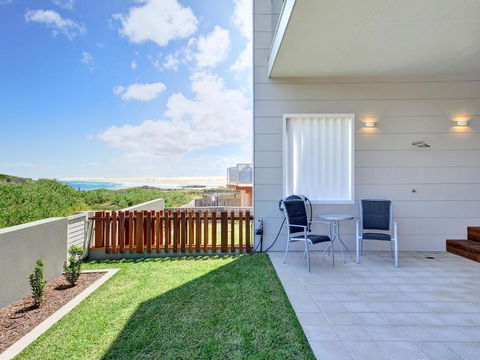 Ocean Views 41A Ocean Avenue - Accommodation Main Beach 1