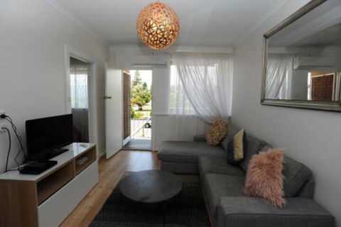 Glenelg Holiday Apartments The Broadway - Accommodation Main Beach 0