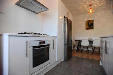Glenelg Holiday Apartments The Broadway - Accommodation Main Beach 4