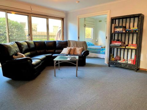 Island Escape - Accommodation Main Beach 1