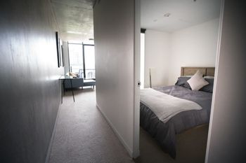 Spacious Apartment Close To Melbourne CBD - Accommodation Main Beach 2