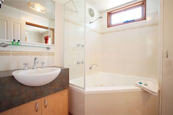 Yarraby Holiday Park - Accommodation Main Beach 1