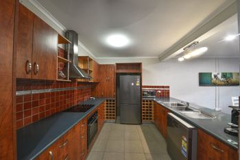 Seaclusion - Accommodation Main Beach 2