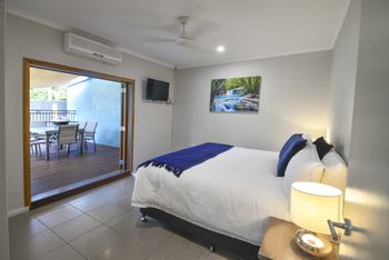 Seaclusion - Accommodation Main Beach 5