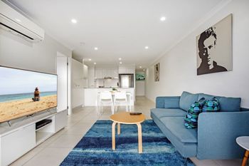 Cotton Tree Modern Apartment - Accommodation Main Beach 2