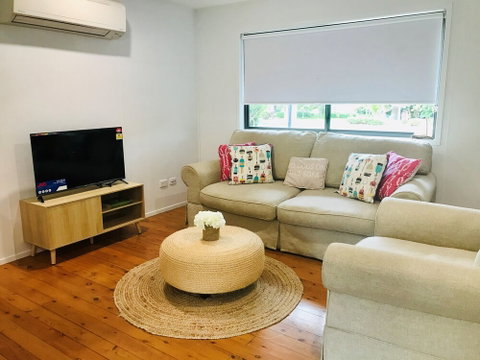 Coastal Cottage - Cannonvale - Accommodation Main Beach 6