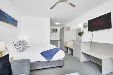 Bayscape Studio Glenelg - Accommodation Main Beach 4