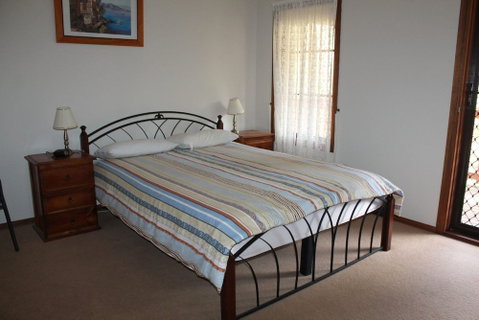 Surf Beach Family Friendly Home - Accommodation Main Beach 6