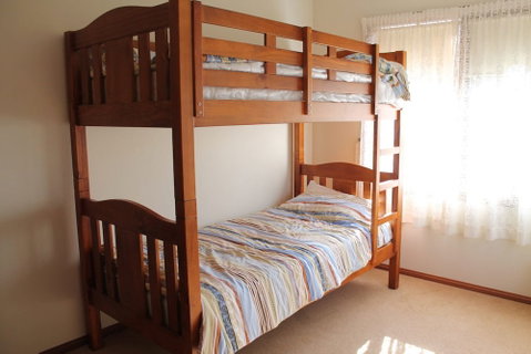 Surf Beach Family Friendly Home - Accommodation Main Beach 3