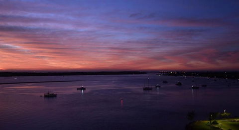 Broadwater Shores Waterfront Apartments - Accommodation Main Beach 1