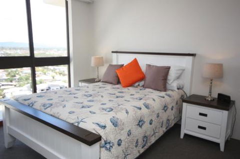 Broadwater Shores Waterfront Apartments - Accommodation Main Beach 6