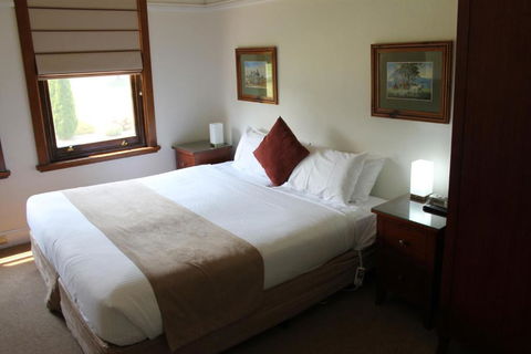 The Dormie House - On The Golf Course - Accommodation Main Beach 2